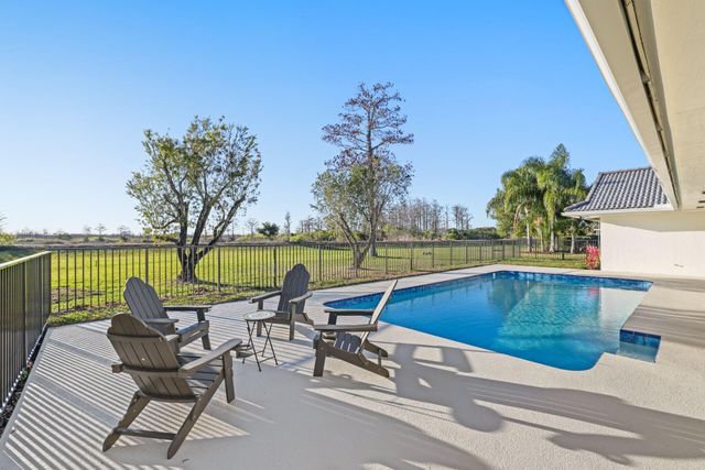 24 Dunbar Road, Palm Beach Gardens, FL 33418