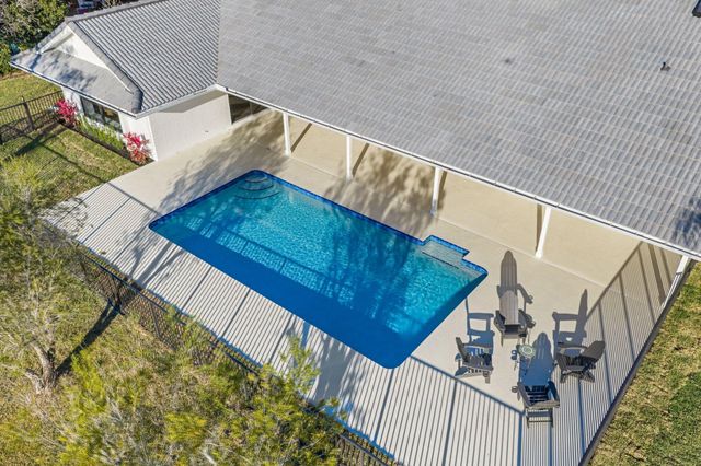 24 Dunbar Road, Palm Beach Gardens, FL 33418