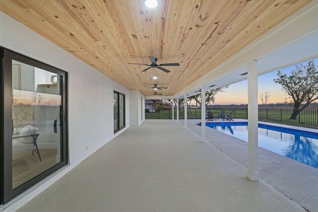 24 Dunbar Road, Palm Beach Gardens, FL 33418