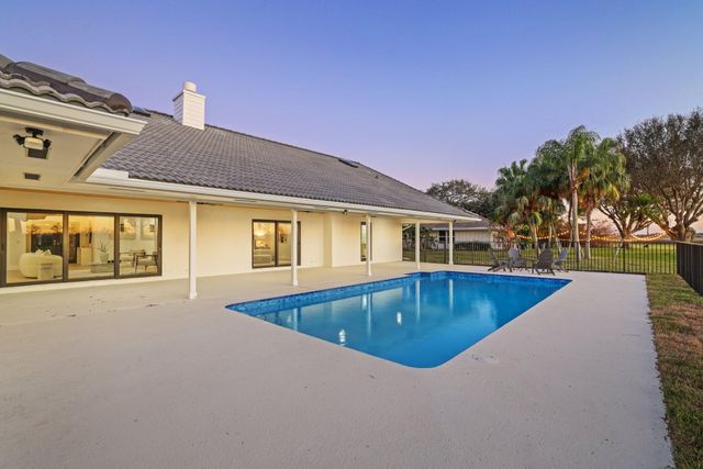 24 Dunbar Road, Palm Beach Gardens, FL 33418