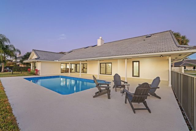 24 Dunbar Road, Palm Beach Gardens, FL 33418