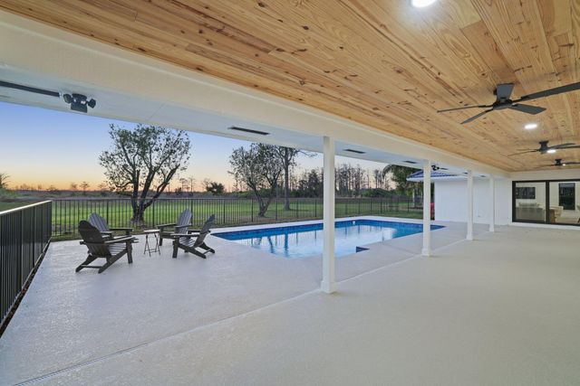 24 Dunbar Road, Palm Beach Gardens, FL 33418