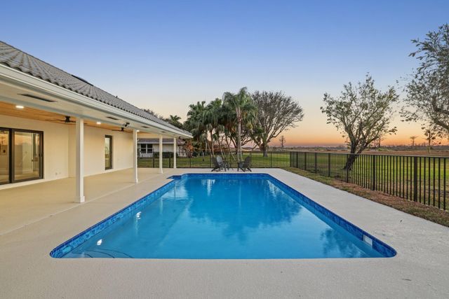 24 Dunbar Road, Palm Beach Gardens, FL 33418