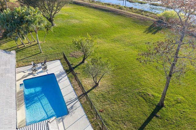 24 Dunbar Road, Palm Beach Gardens, FL 33418