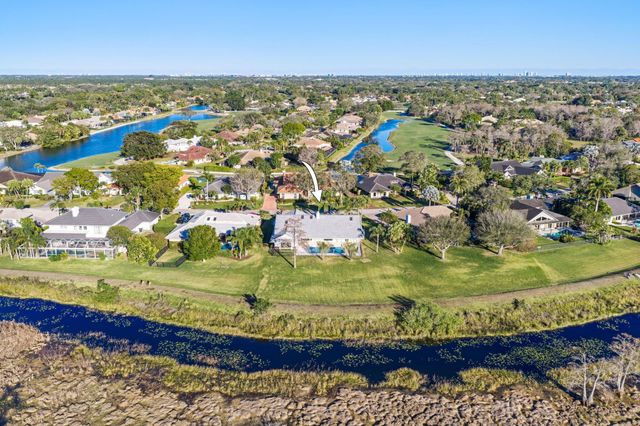 24 Dunbar Road, Palm Beach Gardens, FL 33418