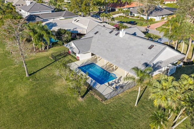 24 Dunbar Road, Palm Beach Gardens, FL 33418