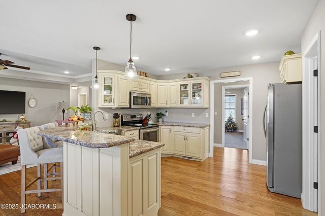 415 SPRING AVENUE, Holts Summit, MO 65043