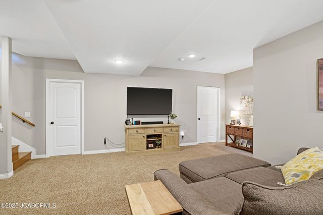 415 SPRING AVENUE, Holts Summit, MO 65043