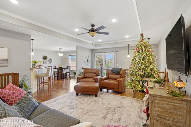 415 SPRING AVENUE, Holts Summit, MO 65043