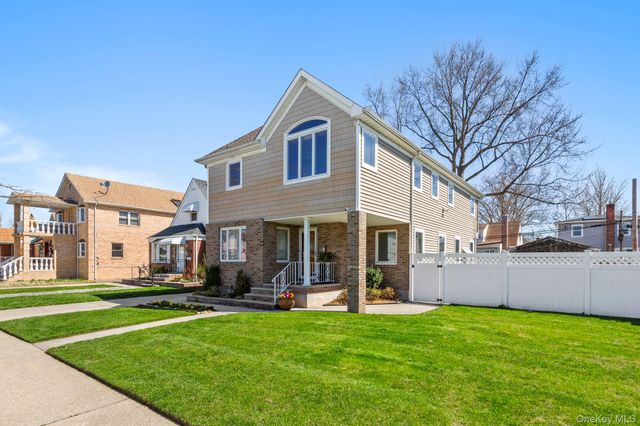 8227 265th Street, Glen Oaks, NY 11004