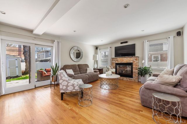 8227 265th Street, Glen Oaks, NY 11004