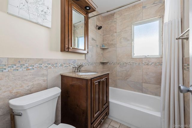 8227 265th Street, Glen Oaks, NY 11004