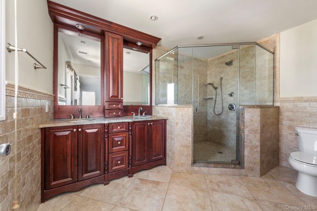 8227 265th Street, Glen Oaks, NY 11004