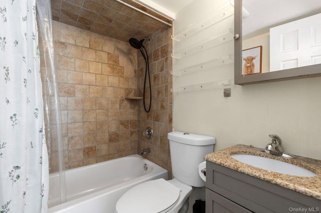 8227 265th Street, Glen Oaks, NY 11004