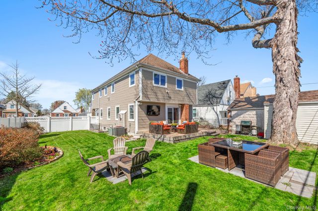 8227 265th Street, Glen Oaks, NY 11004