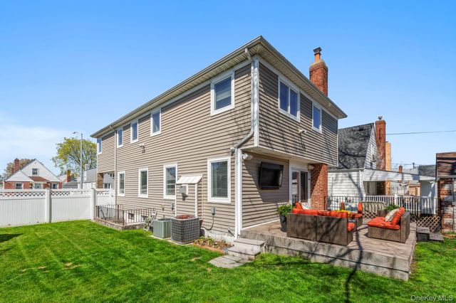 8227 265th Street, Glen Oaks, NY 11004