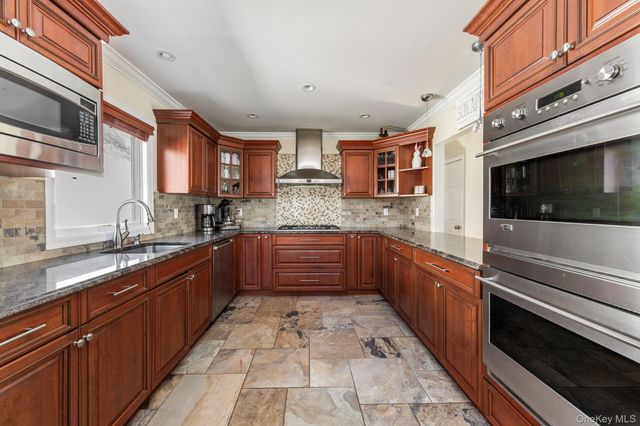 8227 265th Street, Glen Oaks, NY 11004