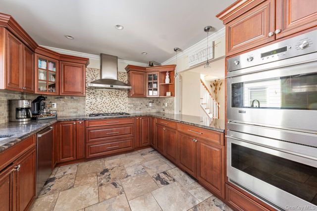 8227 265th Street, Glen Oaks, NY 11004