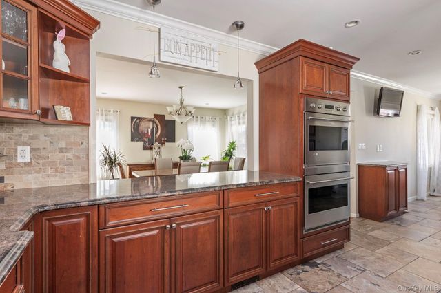 8227 265th Street, Glen Oaks, NY 11004