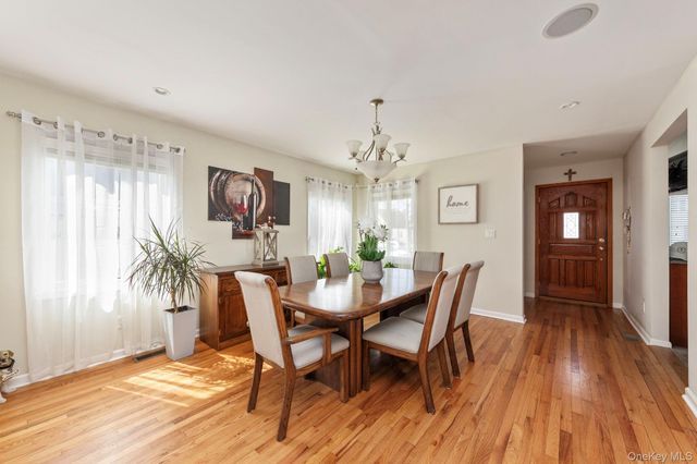 8227 265th Street, Glen Oaks, NY 11004