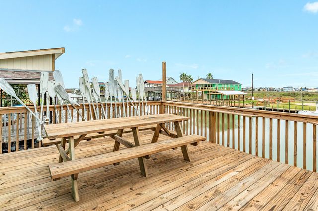 306 Pompano Lane, Surfside Beach, TX 77541