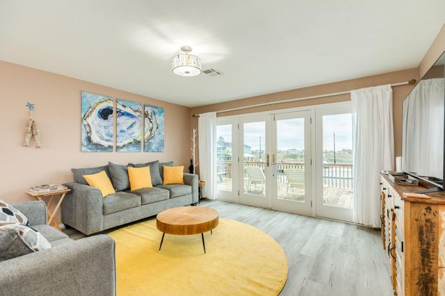 306 Pompano Lane, Surfside Beach, TX 77541