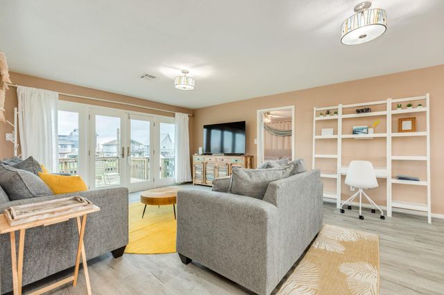 306 Pompano Lane, Surfside Beach, TX 77541