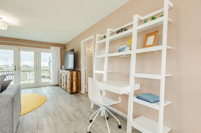 306 Pompano Lane, Surfside Beach, TX 77541