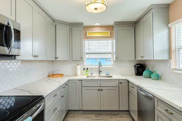 306 Pompano Lane, Surfside Beach, TX 77541