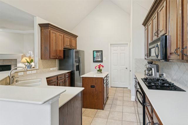 2206 Muskeg Lane, Euless, TX 76039