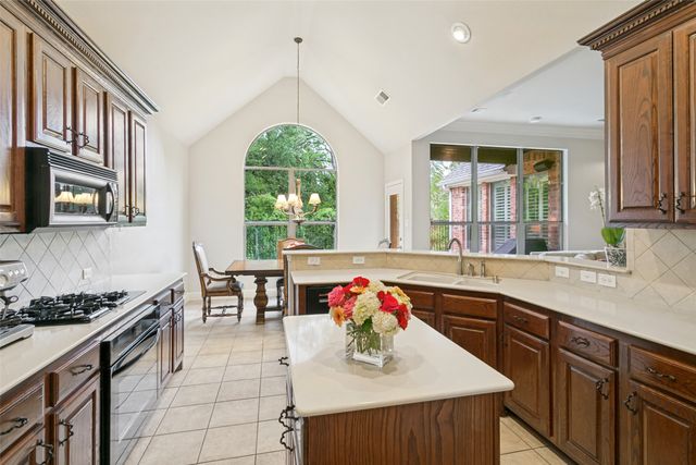 2206 Muskeg Lane, Euless, TX 76039