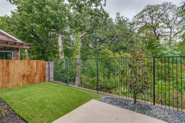 2206 Muskeg Lane, Euless, TX 76039