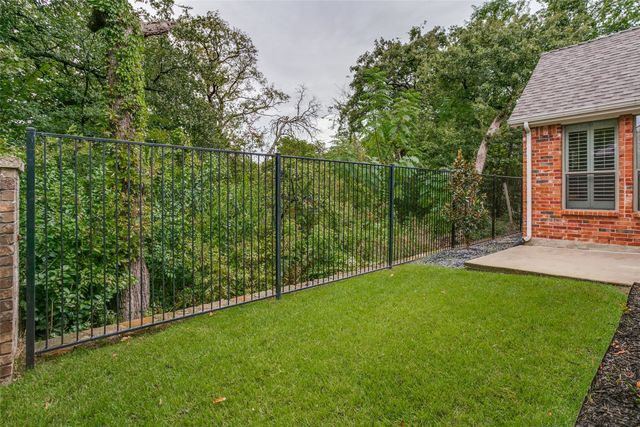 2206 Muskeg Lane, Euless, TX 76039