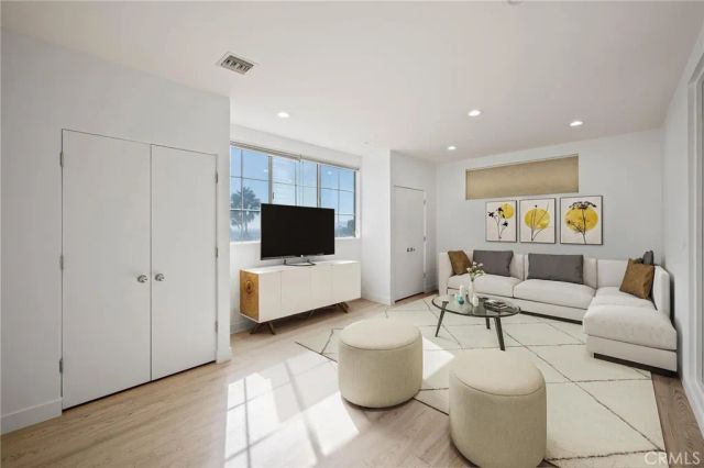 8246 Woodshill Trail, Los Angeles, CA 90069