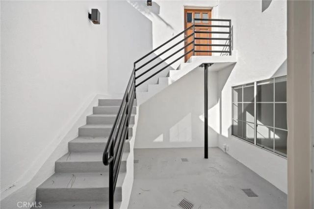 8246 Woodshill Trail, Los Angeles, CA 90069