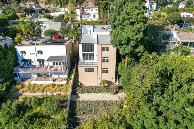 8246 Woodshill Trail, Los Angeles, CA 90069