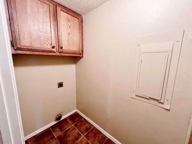 816 Red Bud Drive, Desoto, TX 75115