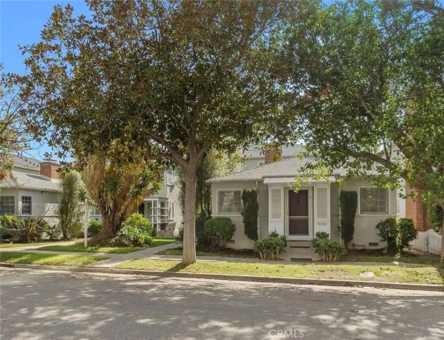 10374 Ashton Avenue, Los Angeles, CA 90024