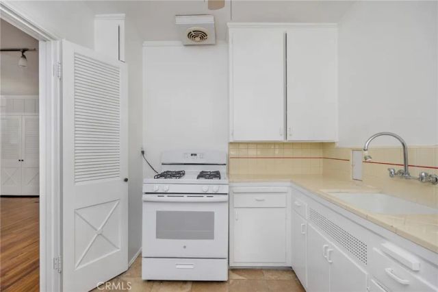 10374 Ashton Avenue, Los Angeles, CA 90024