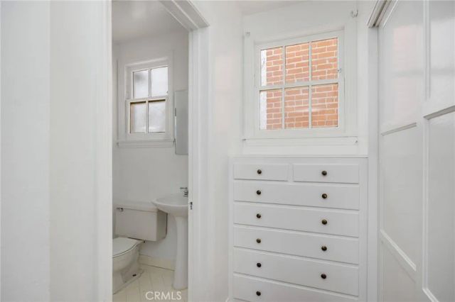 10374 Ashton Avenue, Los Angeles, CA 90024