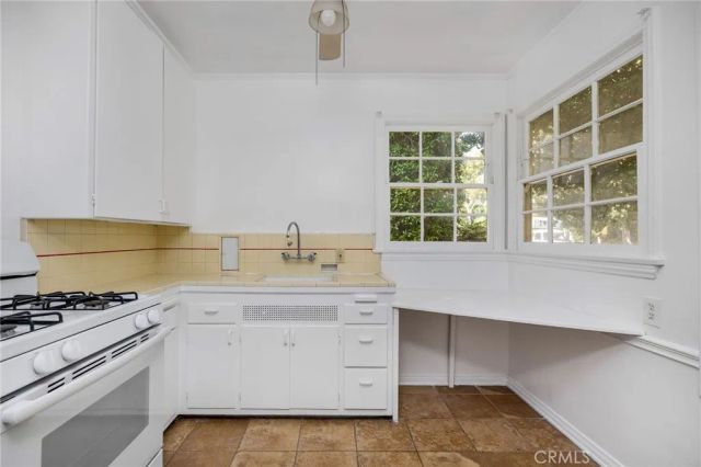 10374 Ashton Avenue, Los Angeles, CA 90024