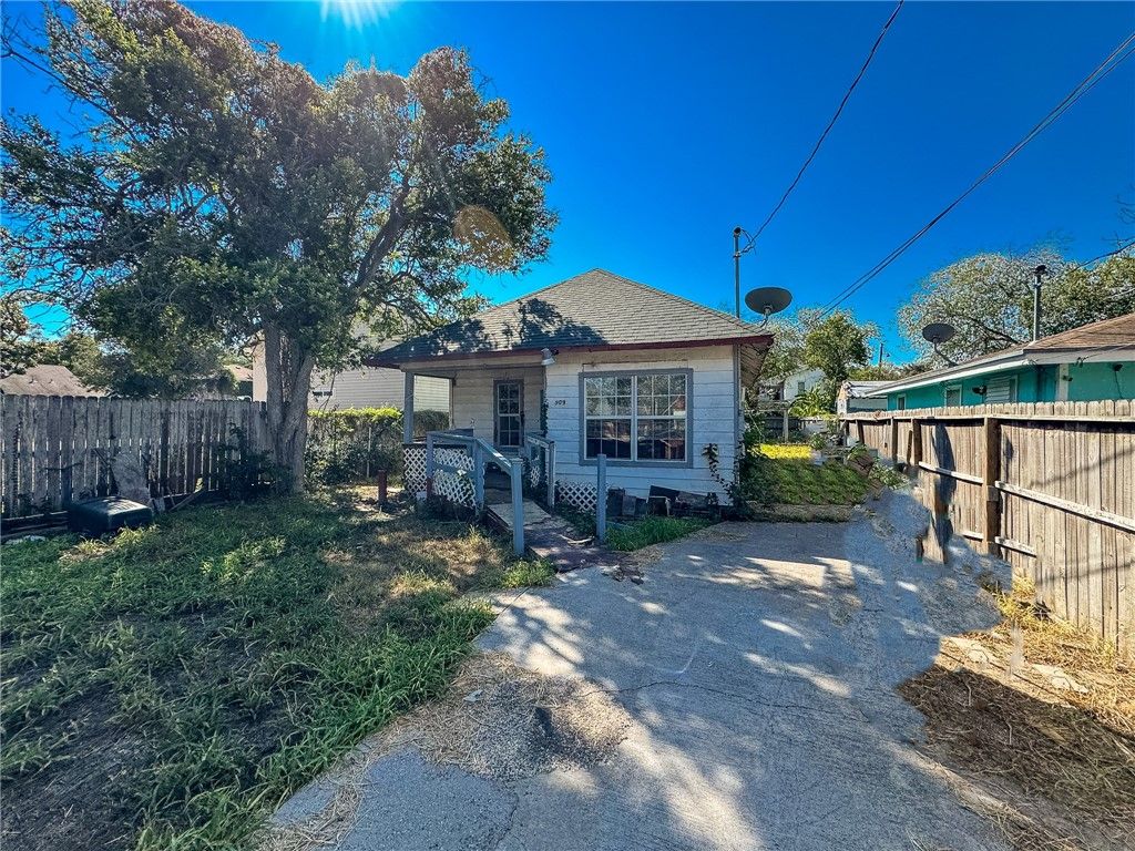 909 Coleman Ave, Corpus Christi, TX 78401