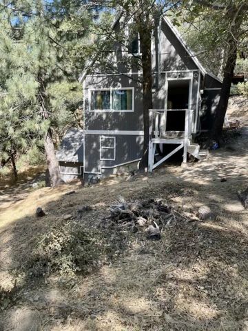 201 Hillside Spur, Cedar Glen, CA 92321