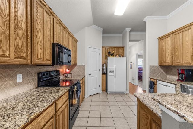 380 Lockwood Lane, Weatherford, TX 76087