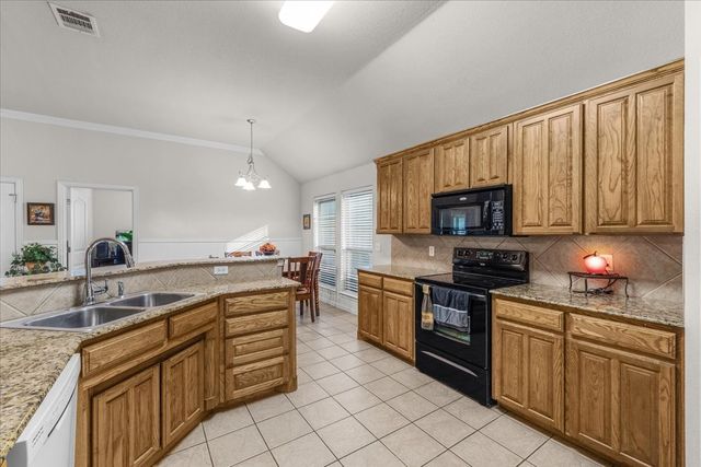 380 Lockwood Lane, Weatherford, TX 76087
