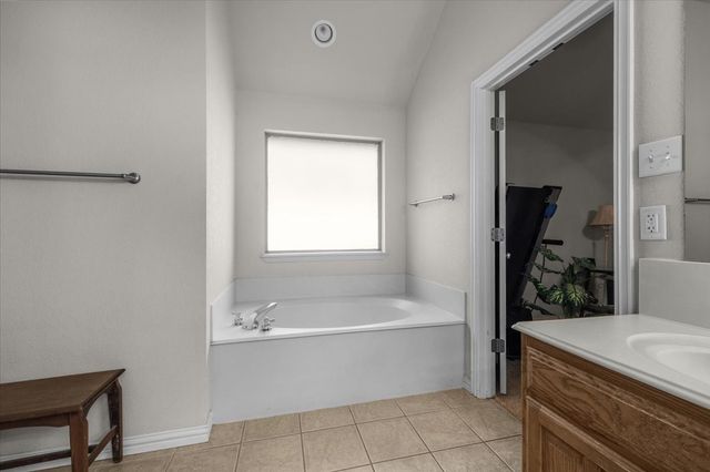380 Lockwood Lane, Weatherford, TX 76087
