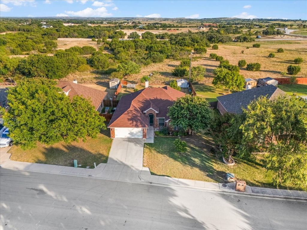 380 Lockwood Lane, Weatherford, TX 76087