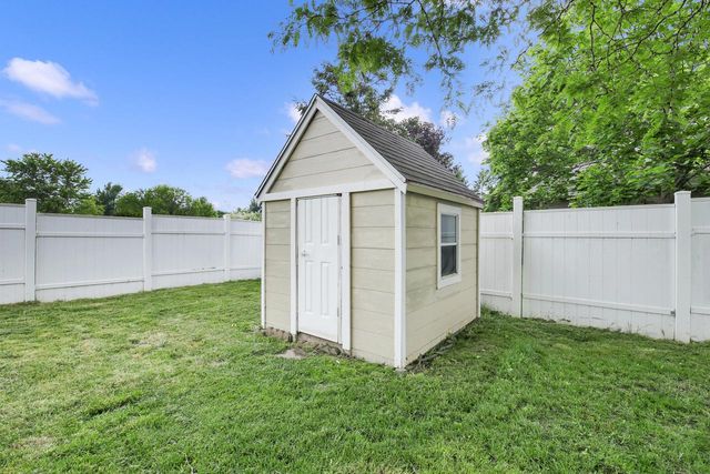 8215 S Wildwood DRIVE, Oak Creek, WI 53154