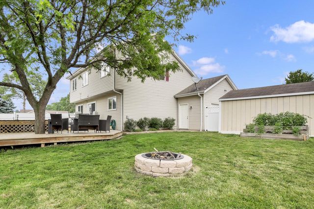 8215 S Wildwood DRIVE, Oak Creek, WI 53154
