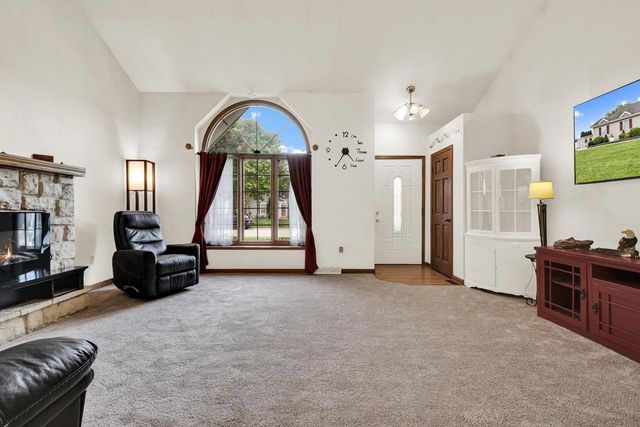 8215 S Wildwood DRIVE, Oak Creek, WI 53154